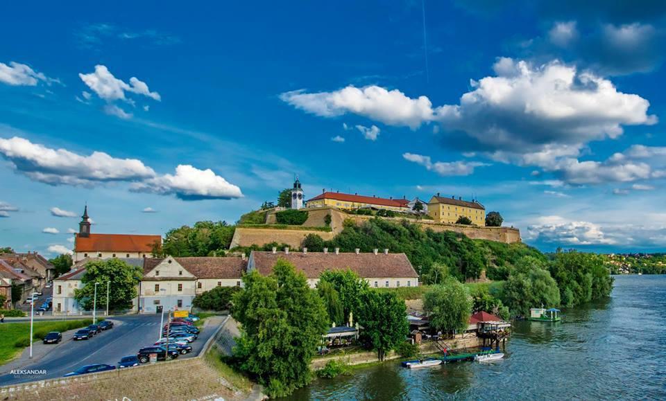 Varad Inn Újvidék Kültér fotó