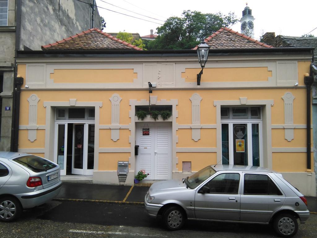 Varad Inn Újvidék Kültér fotó